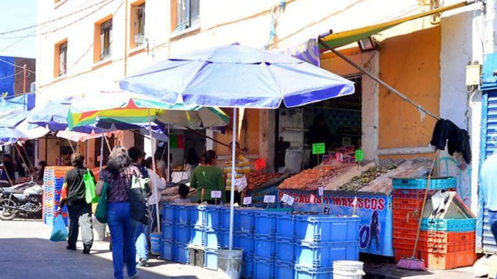 Locatarios de pescados y mariscos de la 16 no se oponen a ser reordenados